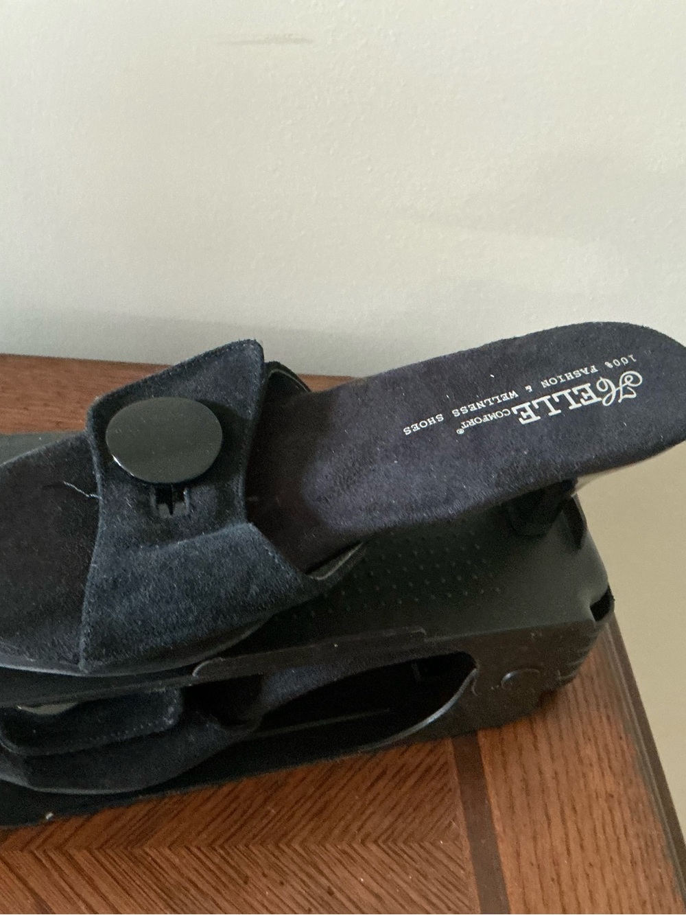 Helle Comfort Black Suede Slide Sandals Size 38 EUC